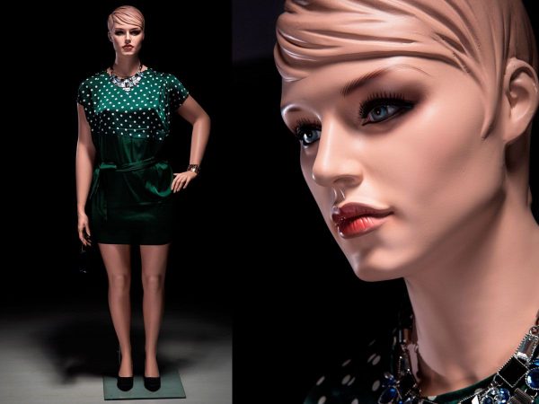 SDAVIS3  / Realistic Female Plus-Size Mannequin
