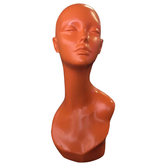 Têtes de mannequins en couleurs